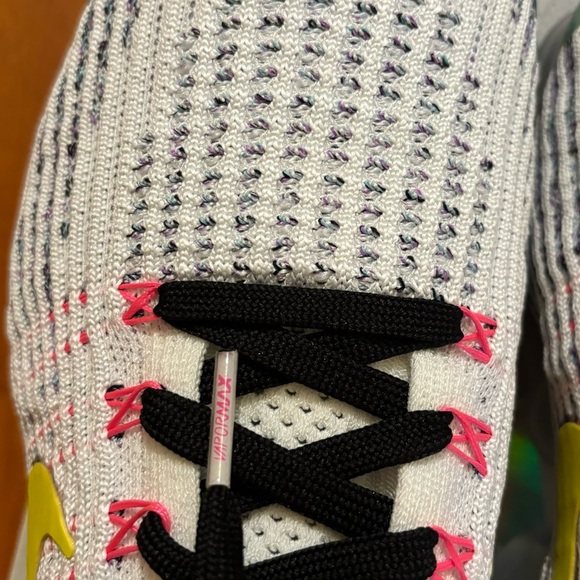 Nike Air Vapormax Flyknit 3 - Picture 7 of 11